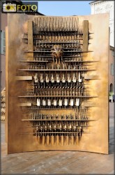 Arnaldo-Pomodoro-Torino-esposizione-sculture-foto