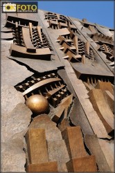 Foto-Portale-pomodoro-bronzo