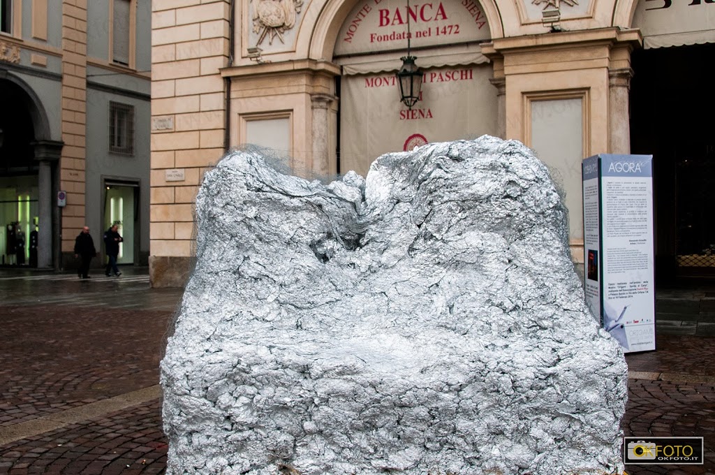 Piazza San Carlo e l’arte degli origami: le fotografie dell’opera