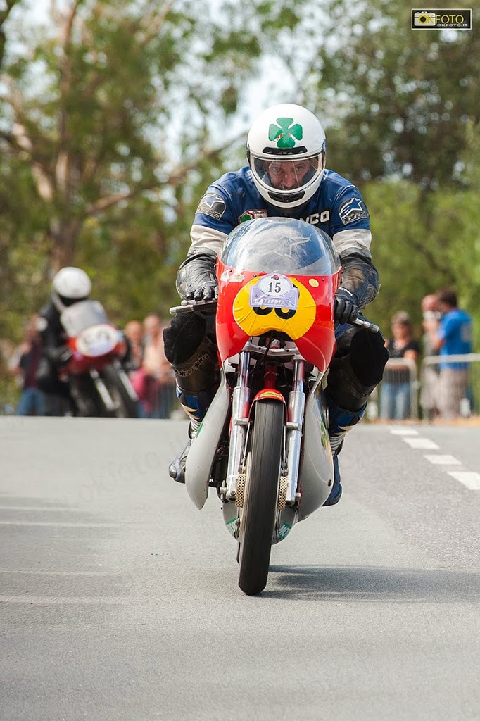 Moto-Sanremo-circuito-Gran-Premio Grinta e passione negli occhi di un pilota che partecipa alla Rievocazione storica