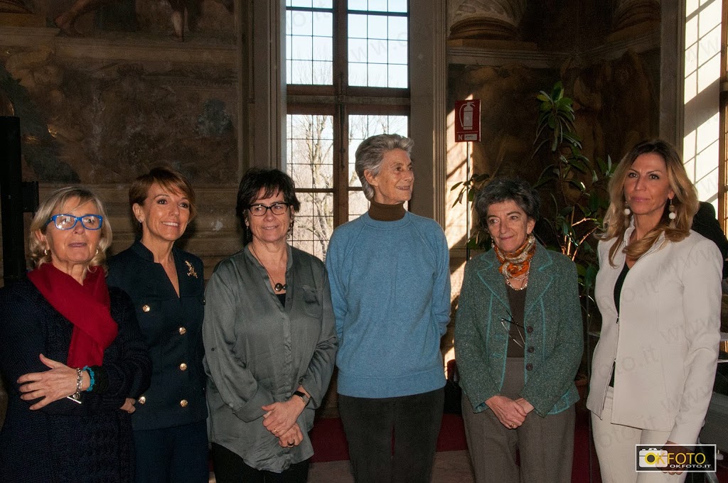 just-the-woman-i-am presentazione al Castello del Valentino della iniziativa contro la violenza sulle donne