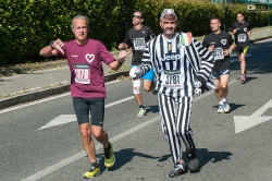 Due partecipanti curiosi alla RunTogether 2014