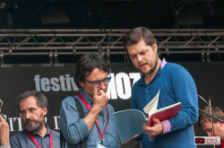 Juraj Valčuha durante una pausa delle prove del Festival Mozart