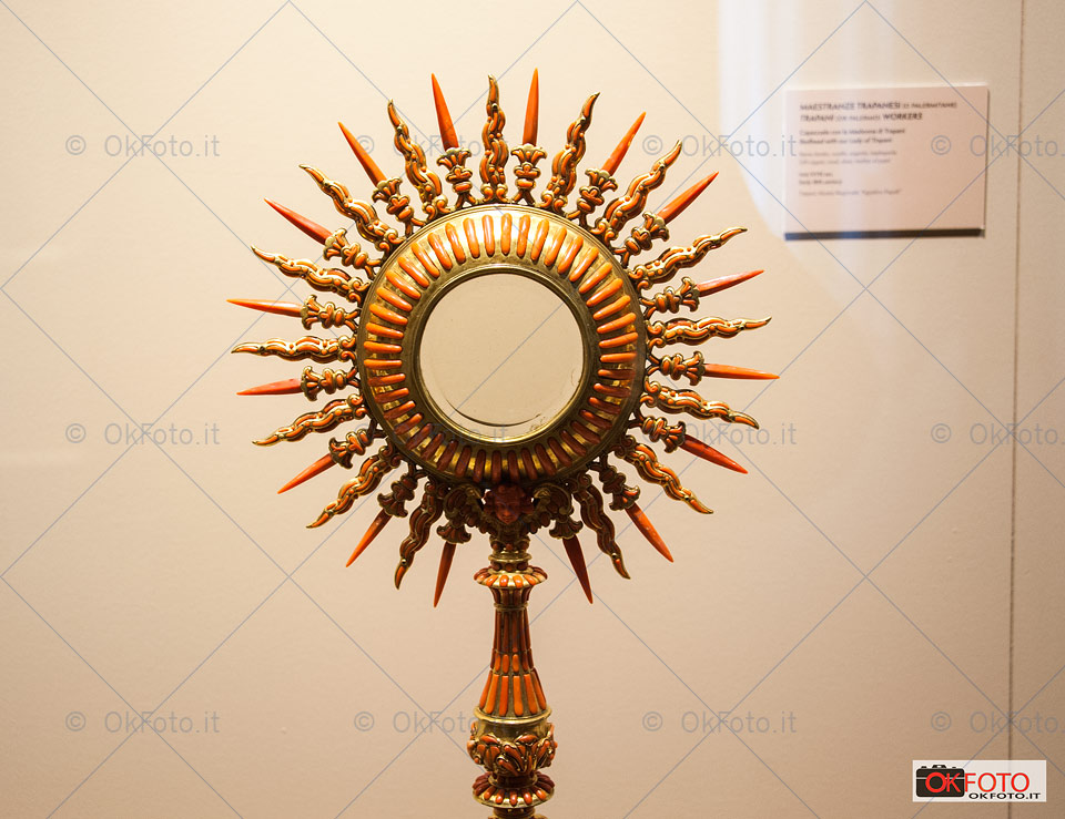 Splendidi oggetti in corallo della manifattura di Trapani in mostra alla reggia di Venaria
