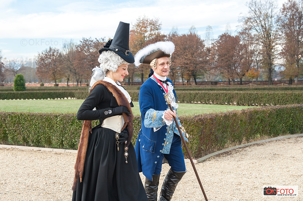 Una passeggiata con i costumi del '700 nei giardini di Stupinigi