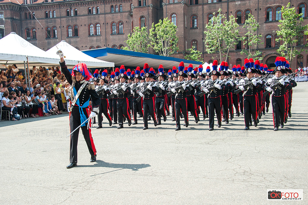 Sfilano gli allievi carabinieri del 136° corso della Caserma Cernaia
